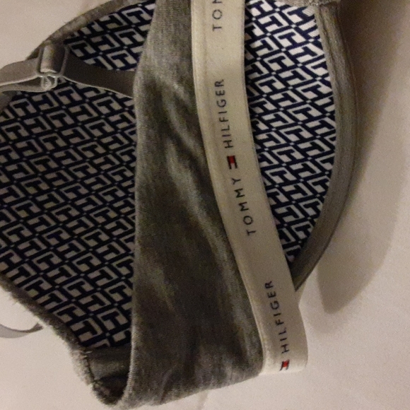 Size 34C Tommy Hilfiger logo bra - Picture 4 of 13